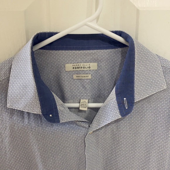 Perry Ellis Other - Perry Ellis very slim fit light blue patterned long sleeve button down shirt